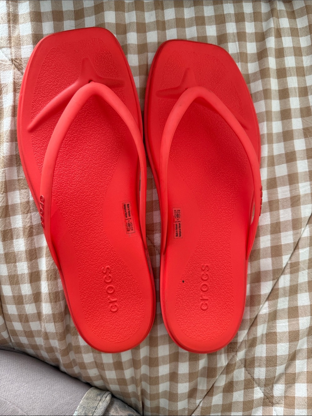 CROCS Women’s Bright Red Flip Flop Sandals